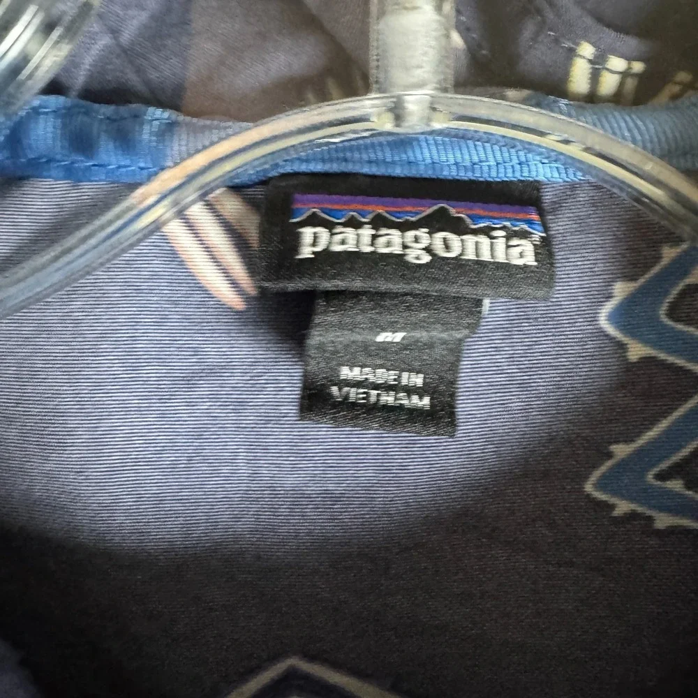 Patagonia Baggies‎ Jacket Lightweight Hooded Windbreaker Navy Ikat M Outdoors